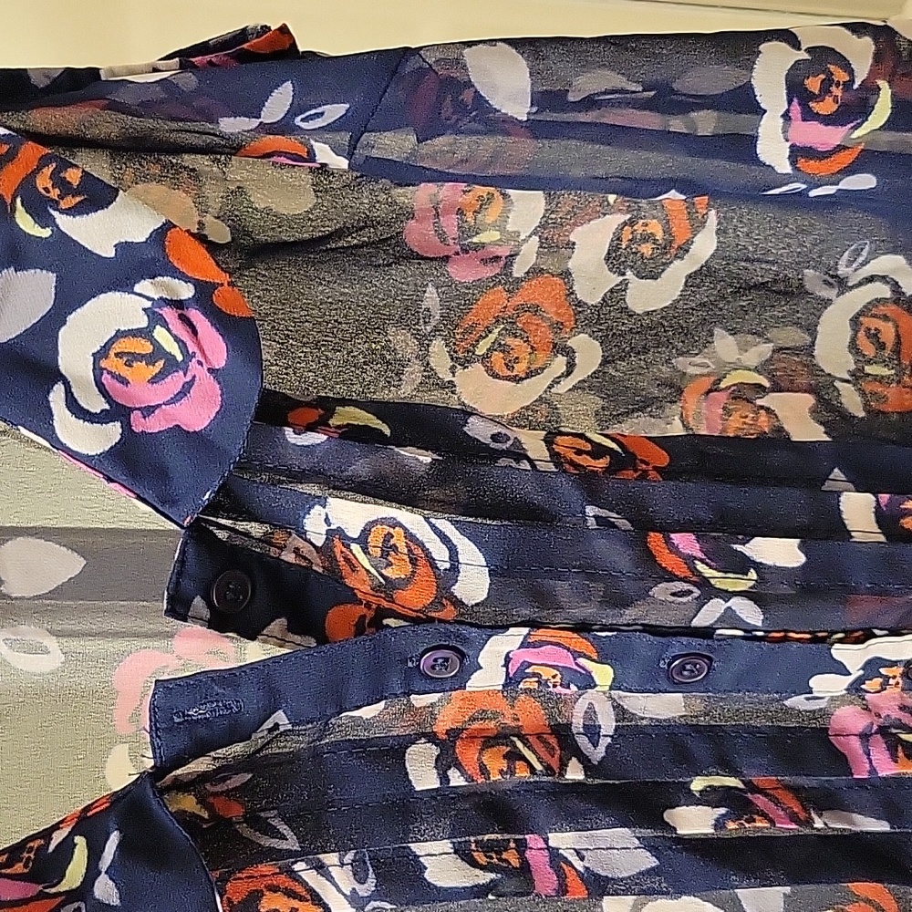 Sheer collared button down tank - Picture 2 of 6